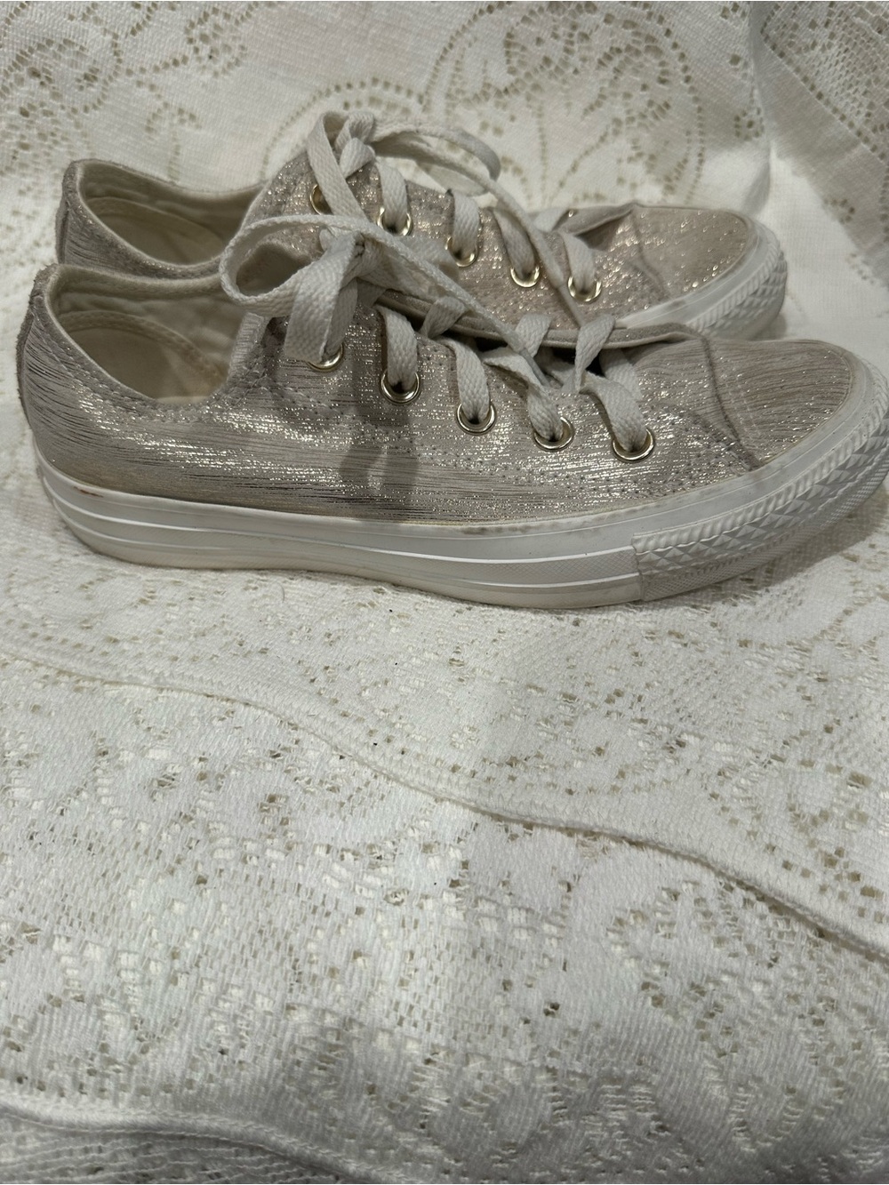 Converse All Star Women’s Low-Top Lace-Up Sneakers in Shimmery Cream size 6
